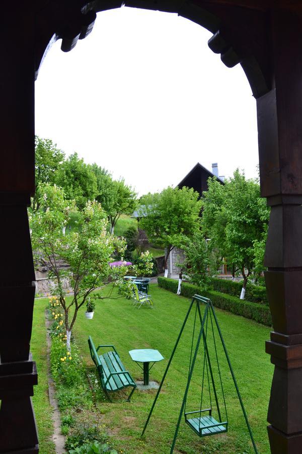 ホテル Casa Bota Vişeu de Sus エクステリア 写真